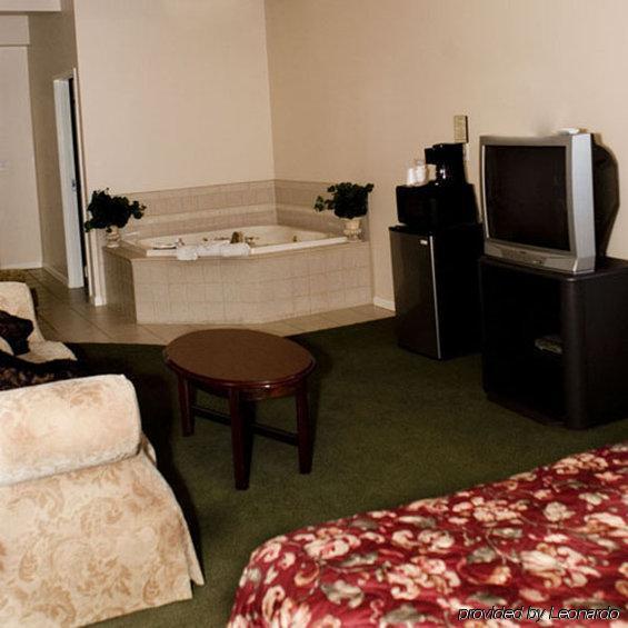 Colonie Inn And Suites Латам Экстерьер фото