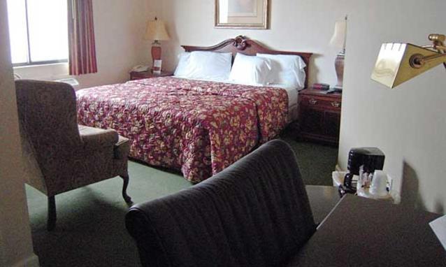 Colonie Inn And Suites Латам Экстерьер фото