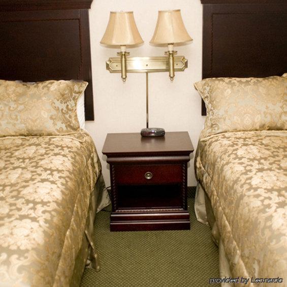 Colonie Inn And Suites Латам Экстерьер фото